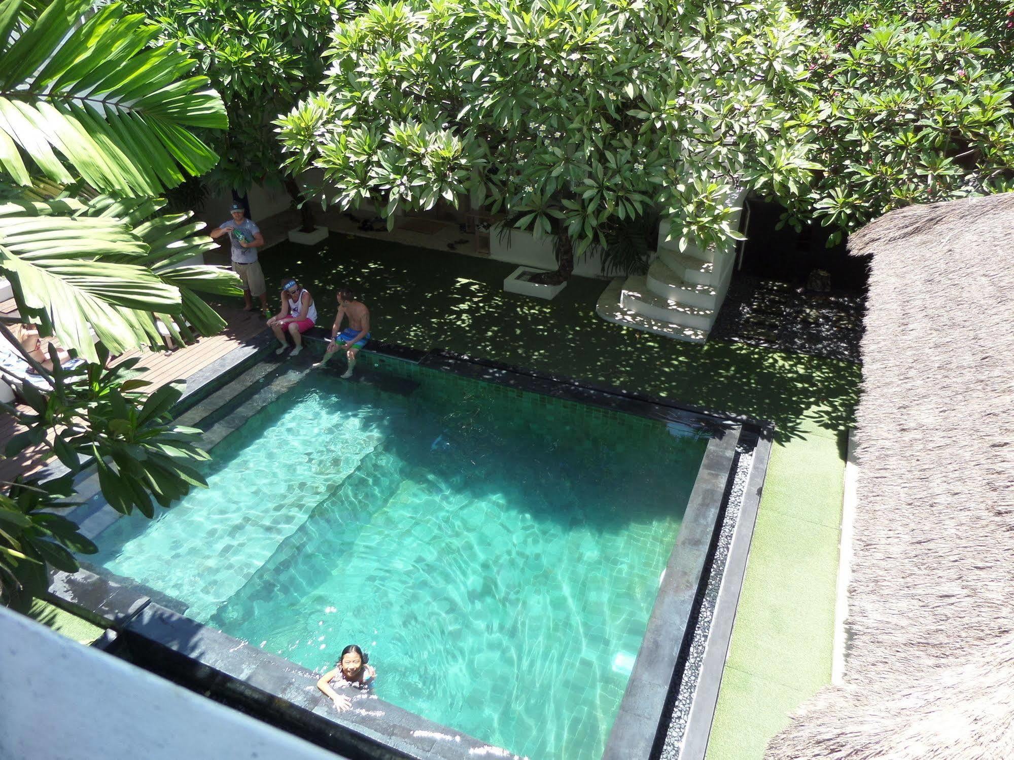 The Island Bali Hostel เซมินยัค ภายนอก รูปภาพ